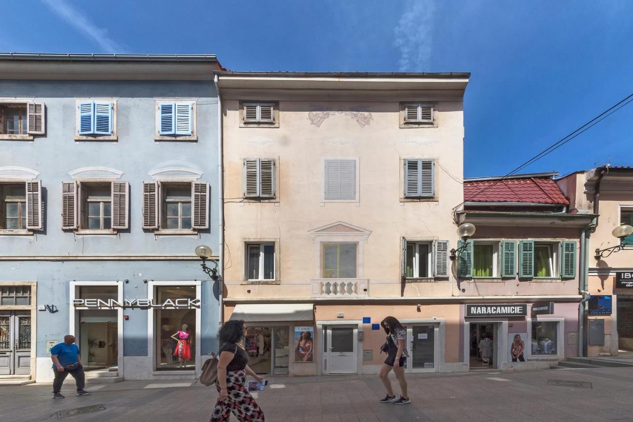 Apartament Rebic *